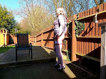 amateur crossdresser kelly cd enjoying her sissy gurl cock in the garden